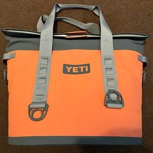 Yeti Hopper M30 in Coral.  EUC